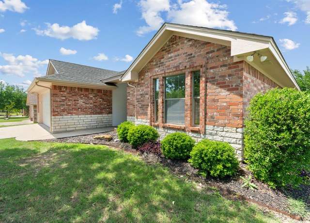 Property at 502 Sweetwater Dr, Weatherford, TX 76085, 3 beds, 2 baths