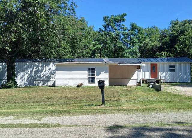 Property at 2916 E Briarwood St, Granbury, TX 76048, 3 beds, 2.5 baths