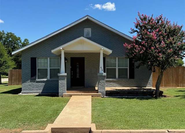 Property at 410 W Miller St, Seymour, TX 76380, 3 beds, 2 baths