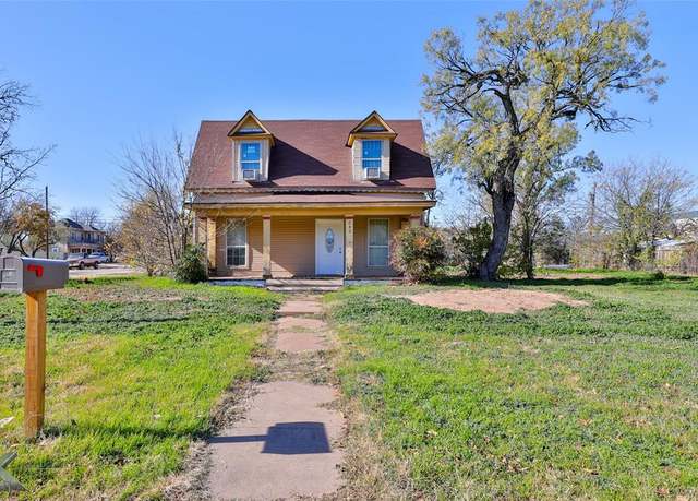 Property at 342 Poplar St, Abilene, TX 79602, 5 beds, 3 baths