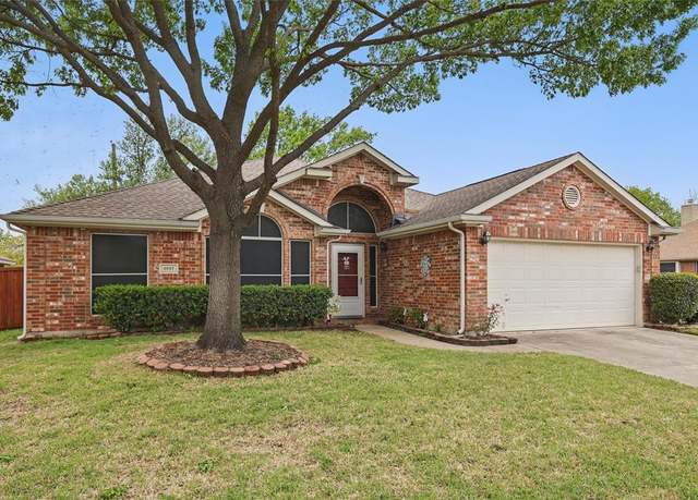 Property at 3937 Oak Park Dr, Flower Mound, TX 75028, 3 beds, 2 baths