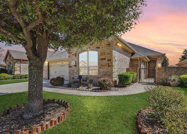 Property at 218 Captains Ct, Granbury, TX 76049, 3 beds, 2 baths