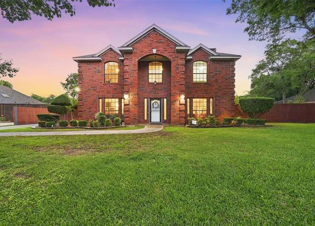 Property at 1323 Dahlia Dr, Grand Prairie, TX 75052, 4 beds, 2.5 baths