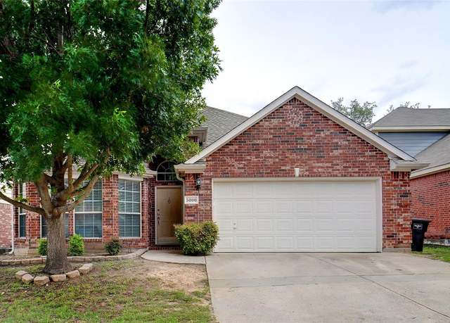 Property at 5000 Coral Creek Dr, Fort Worth, TX 76135, 3 beds, 2 baths