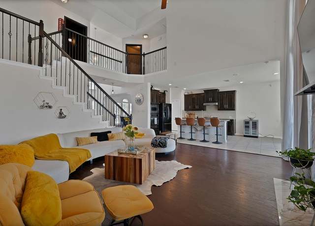 Property at 1123 Crest Ridge Dr, Glenn Heights, TX 75154, 3 beds, 3.5 baths