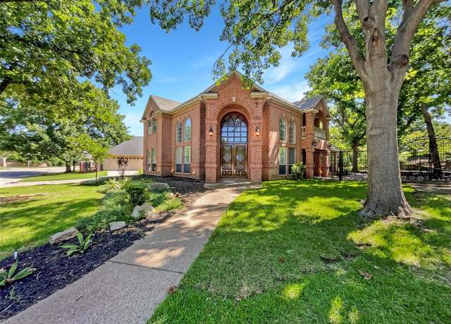 Property at 6029 Bellaire Dr, Benbrook, TX 76132, 4 beds, 3.5 baths