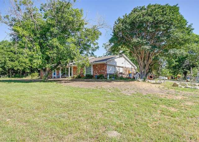 Property at 905 E Renfro St, Burleson, TX 76028, 3 beds, 2 baths
