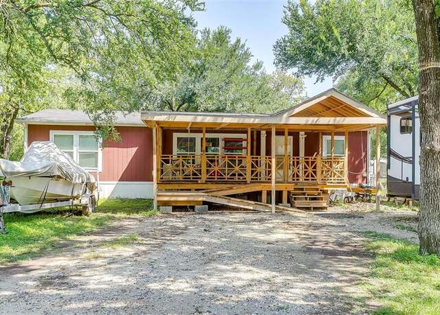 Property at 149 N Greenbriar Rd, Whitney, TX 76692, 3 beds, 2 baths