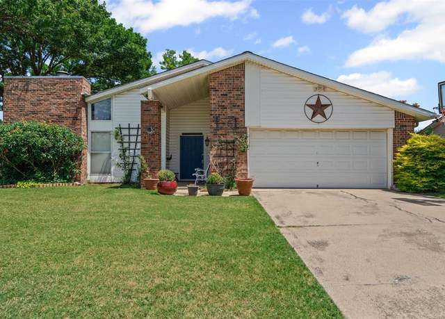 Property at 9944 Farmington Dr, Benbrook, TX 76126, 3 beds, 2 baths