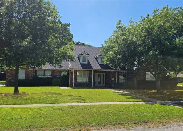 Property at 907 N Main St, Leonard, TX 75452, 3 beds, 2.5 baths
