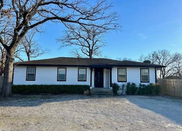 Property at 206 E Tyler St, Mexia, TX 76667, 3 beds, 2 baths