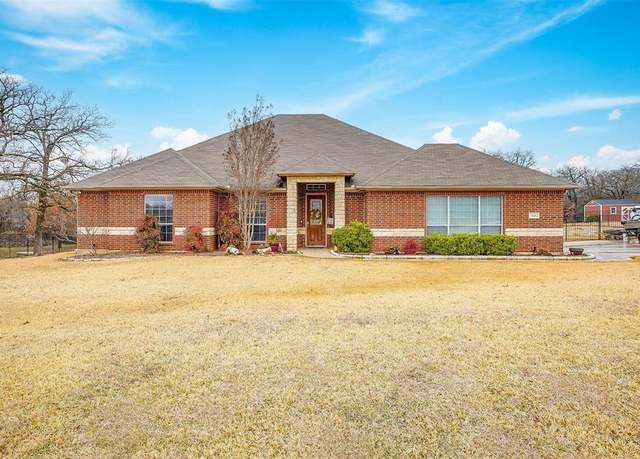 Property at 424 Ketron Rd, Burleson, TX 76028, 4 beds, 2 baths