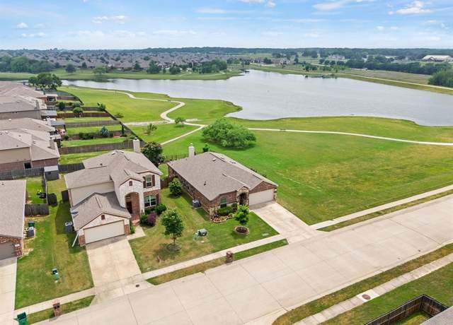 Property at 8400 Sioux Trl, Aubrey, TX 76227, 4 beds, 2 baths