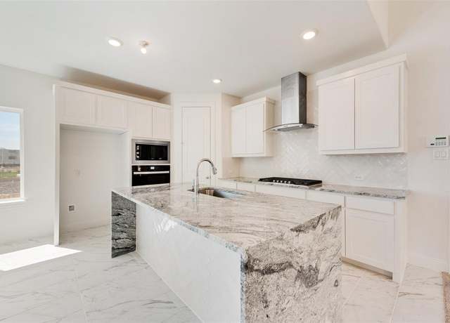 Property at 12711 Pine Ridge Trl, Rowlett, TX 75089, 3 beds, 2.5 baths