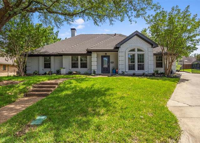 Property at 517 Sunset Dr, Hurst, TX 76054, 4 beds, 3 baths