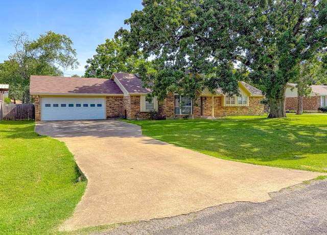 Property at 574 Ferndale Ln, Fairfield, TX 75840, 3 beds, 2 baths