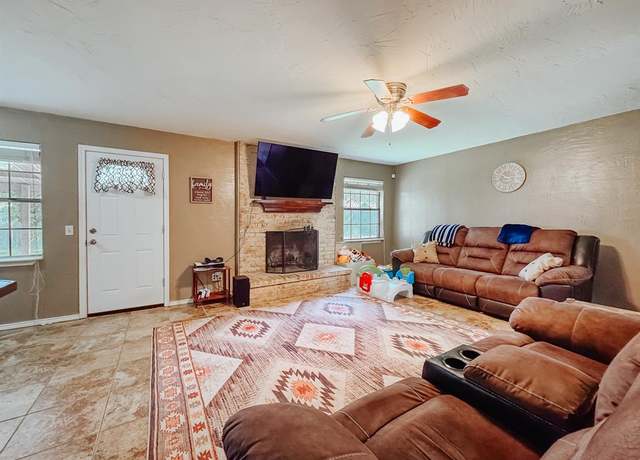 Property at 574 Ferndale Ln, Fairfield, TX 75840, 3 beds, 2 baths