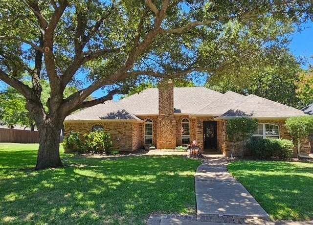 Property at 8001 Kendra Ln, North Richland Hills, TX 76182, 3 beds, 2 baths