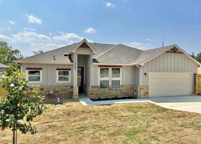 Property at 1407 N Rusk St, Weatherford, TX 76086, 3 beds, 2.5 baths