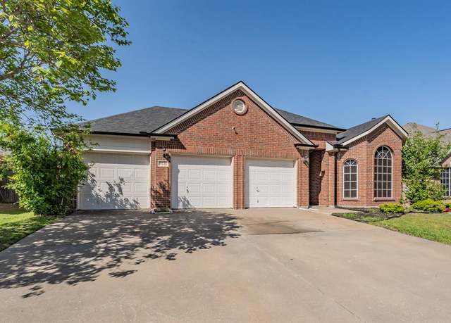 Property at 8130 La Frontera Trl, Arlington, TX 76002, 3 beds, 2 baths