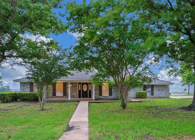 Property at 316 E Short St, Leonard, TX 75452, 4 beds, 2.5 baths