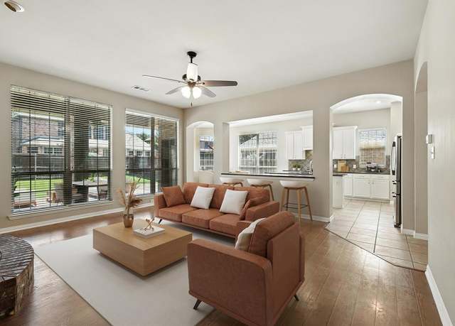 Property at 2677 Pine Trail Dr, Little Elm, TX 75068, 4 beds, 2 baths