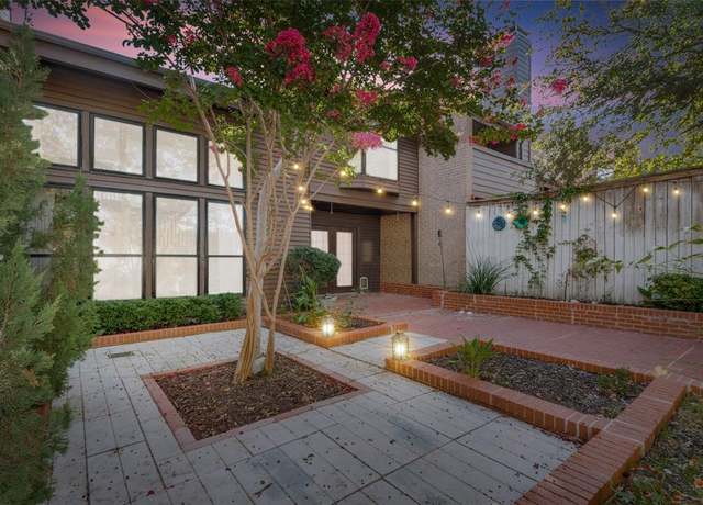 Property at 704 Oakwood Trl, Fort Worth, TX 76112, 2 beds, 2.5 baths