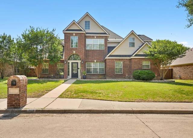 Property at 210 Sendero Dr, Waxahachie, TX 75165, 3 beds, 2.5 baths