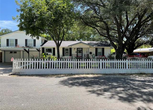 Property at 125 Live Oak Dr, Azle, TX 76020, 3 beds, 2 baths