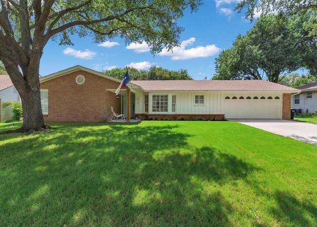 Property at 4137 Selkirk Dr W, Fort Worth, TX 76109, 3 beds, 2 baths