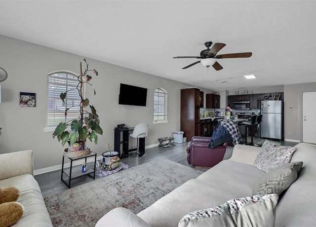 Property at 206 Water St, Whitesboro, TX 76273, 4 beds, 2.5 baths