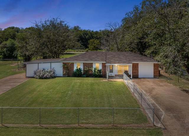 Property at 3702 Oak Meadow St, Granbury, TX 76048, 2 beds, 1 bath