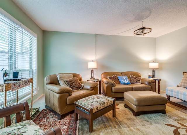 Property at 1809 N Macarthur Blvd, Irving, TX 75061, 3 beds, 2.5 baths
