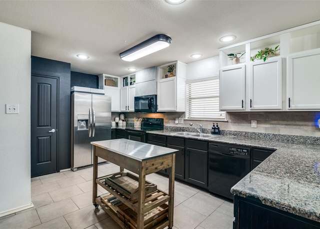 Property at 2050 Lake Trail Dr, Heartland, TX 75126, 3 beds, 2 baths