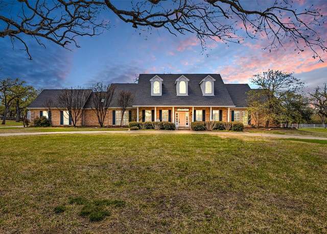 Property at 6030 Oak Hollow Dr, Burleson, TX 76028, 4 beds, 3.5 baths