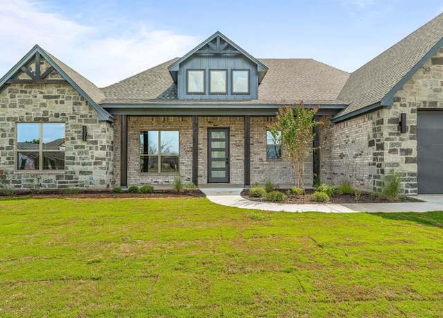 Property at 3713 Tremont Ln, Granbury, TX 76049, 4 beds, 3 baths