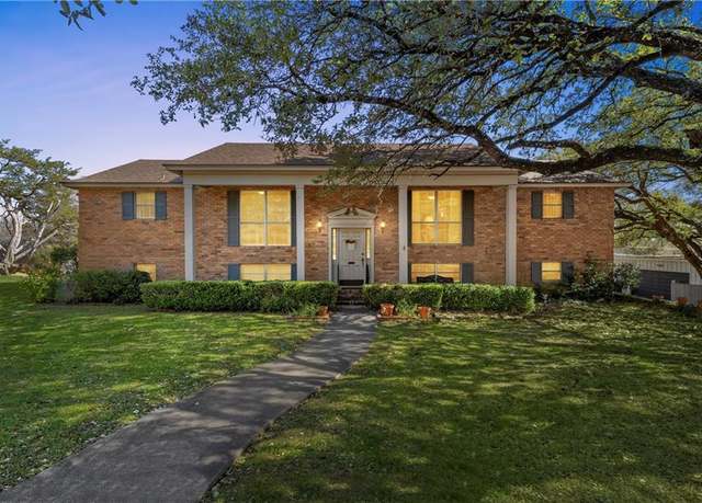 Property at 2831 Wooded Acres Dr, Waco, TX 76710, 3 beds, 3 baths