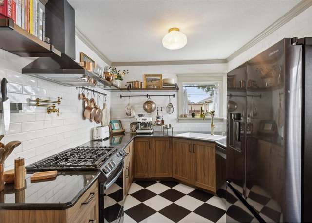 Property at 2624 Ryan Ave, Fort Worth, TX 76110, 2 beds, 2 baths