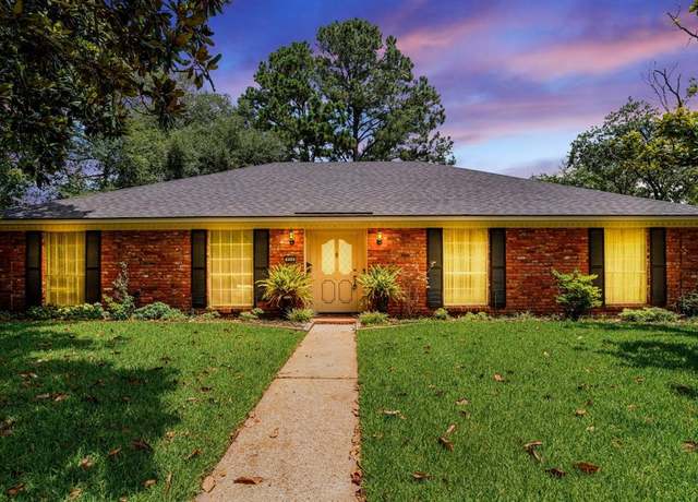 Property at 824 Captain Shreve Dr, Shreveport, LA 71105, 4 beds, 3 baths