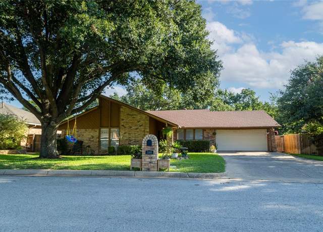 Property at 5305 Ridge Springs Ct, Arlington, TX 76017, 3 beds, 2 baths