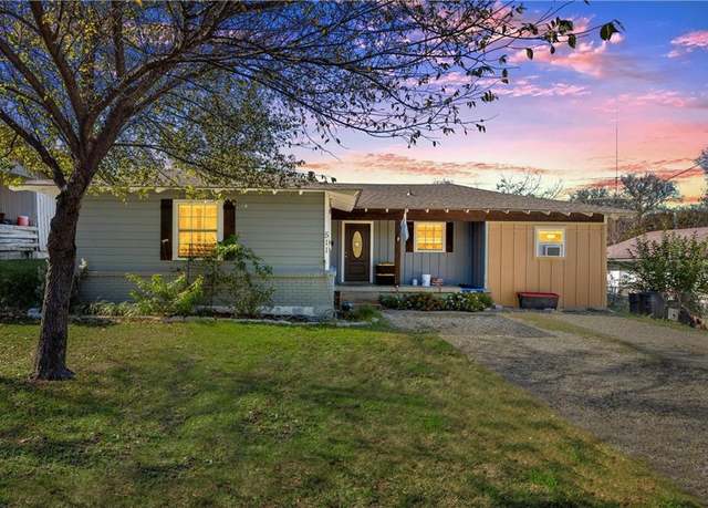 Property at 511 N Abbott St, Hillsboro, TX 76645, 4 beds, 2 baths
