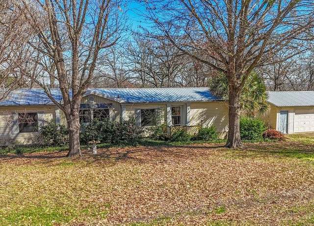 Property at 305 Pine St, Seven Points, TX 75143, 3 beds, 2 baths