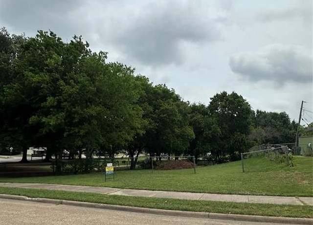 Property at 501 Henderson Cir, Garland, TX 75040