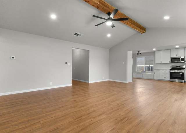 Property at 414 Hallmark Dr, Arlington, TX 76011, 3 beds, 2 baths