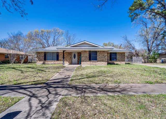 Property at 1406 Hillcrest St, Ennis, TX 75119, 3 beds, 2 baths