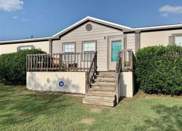 Property at 325 Carter View Ct, Weatherford, TX 76085, 4 beds, 2 baths