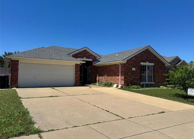 Property at 1621 Loveland Dr, Arlington, TX 76018, 3 beds, 2 baths