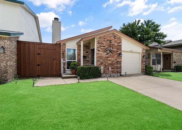 Property at 2808 Southern Cross Dr, Garland, TX 75044, 2 beds, 1.5 baths