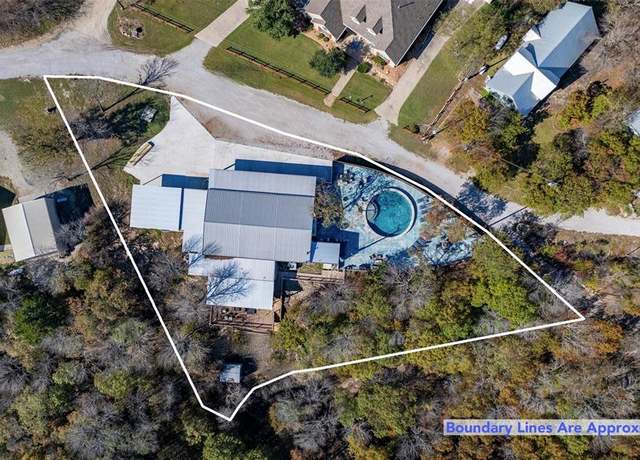 Property at 50 Rocky Pt, Gainesville, TX 76240, 4 beds, 2 baths