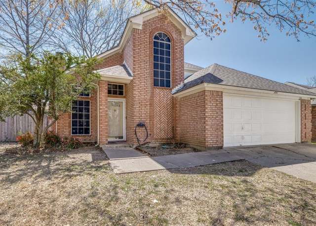 Property at 804 Ackers Dr, Arlington, TX 76001, 3 beds, 2.5 baths